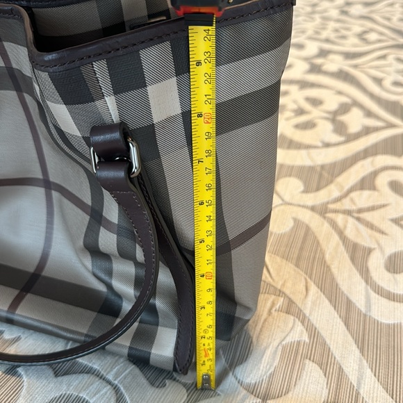Burberry expandable small tote/shoulder bag - Picture 4 of 11